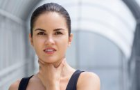 Першит в горле и хочется кашлять: чем лечить если щекочет горло