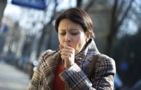 Лекарства от сухого кашля взрослым: отхаркивающие средства