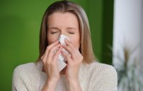 Постоянный насморк у взрослого: что делать и как лечить