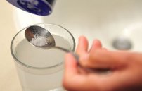 Чем полоскать горло при ангине: раствор для полоскания в домашних условиях