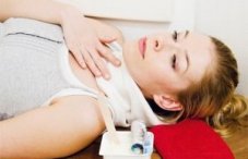 Компресс на горло при ангине из водки: можно ли делать спиртовые компрессы при температуре